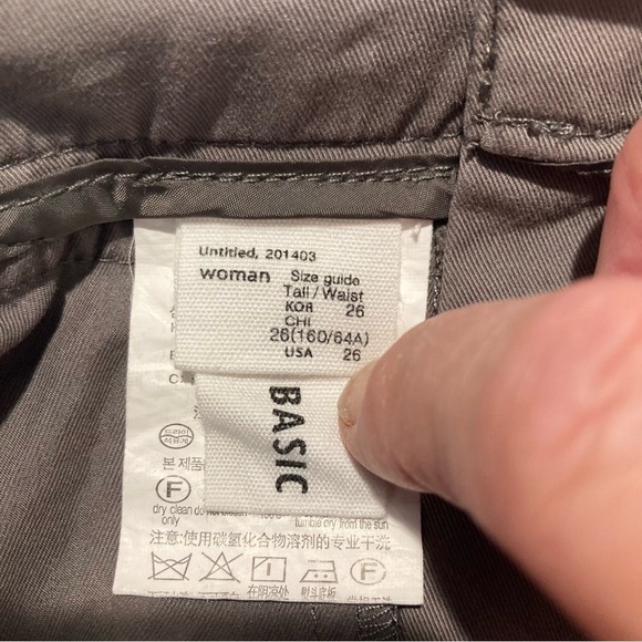 BASIC HOUSE Sz 26 Cargo Style Pants Buckle Closure Pockets Elastic Hemline Pants - Picture 12 of 16